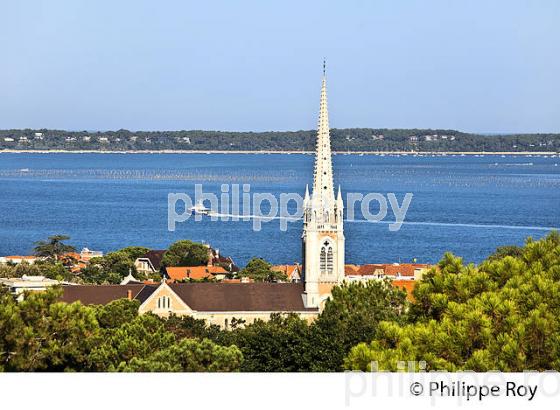 L' EGLISE NOTRE DAME ET LA VILLE D' ETE D' ARCACHON ET LE BASSIN, GIRONDE. (33F32117.jpg)