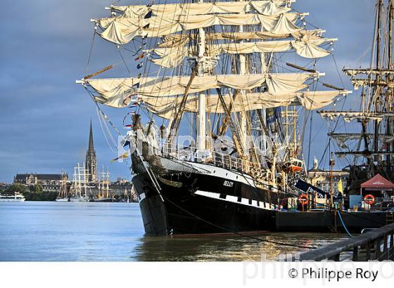 LE BELEM, RASSEMBLEMENT  DE GRANDS VOILIERS DANS  LE PORT DE LA LUNE,  VILLE DE  BORDEAUX FETE LE VIN. (33F34019.jpg)