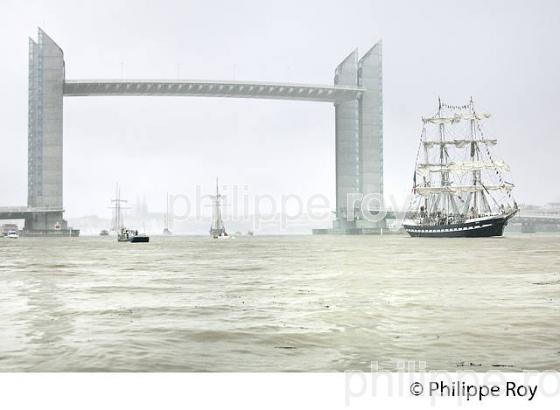 LE BELEM ,  GRANDS VOILIERS SUR LA GARONNE,  PONT  CHABAN DELMAS,  BORDEAUX. (33F34510.jpg)