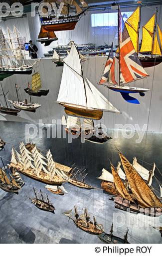 SALLE D' EXPOSITION , MAQUETTES DE BATEAUX,  MUSEE MER MARINE ,  BORDEAUX, GIRONDE. (33F34706.jpg)