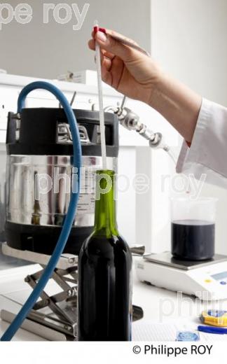 Microfiltration - Labo Oenologie - Soussac (33V31634.jpg)