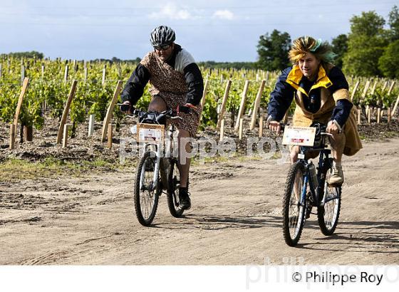 LA MEDOCAINE, COURSE EN VTT AVEC DEGUISEMENT, MARGAUX, MEDOC, GIRONDE. (33V38009.jpg)