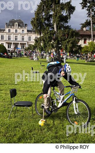LA MEDOCAINE, COURSE EN VTT AVEC DEGUISEMENT, MARGAUX, MEDOC, GIRONDE. (33V38027.jpg)