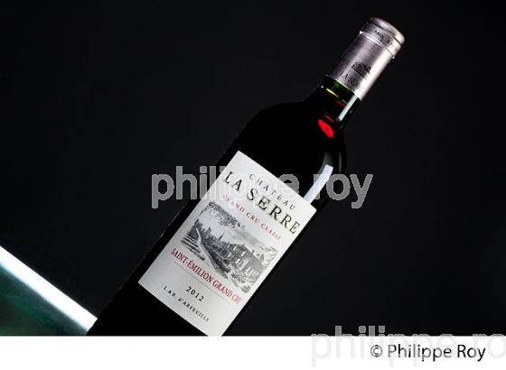 BOUTEILLE, CHATEAU LA SERRE, SAINT EMILION GRAND CRU, GIRONDE. (33V39009.jpg)