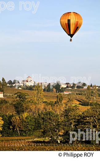 MONTGOLFIERE , ET VIGNOBLE DE MONTAGNE SAINT EMILION, GIRONDE, FRANCE. (33V39310.jpg)