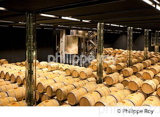 CHATEAU COS D' ESTOURNEL, AOC SAINT ESTEPHE, MEDOC, VINS DE BORDEAUX,  GIRONDE , AQUITAINE. (33V41405.jpg)
