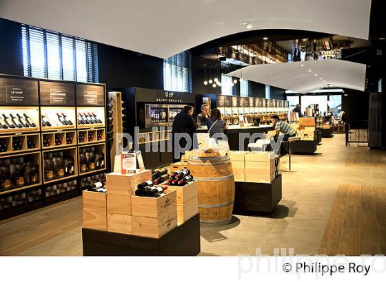 MAGASIN DE VENTE DE   UNION DES PRODUCTEURS DE   SAINT EMILION,  AOC SAINT EMILION, VIGNOBLE DE BORDEAUX. (33V49109.jpg)