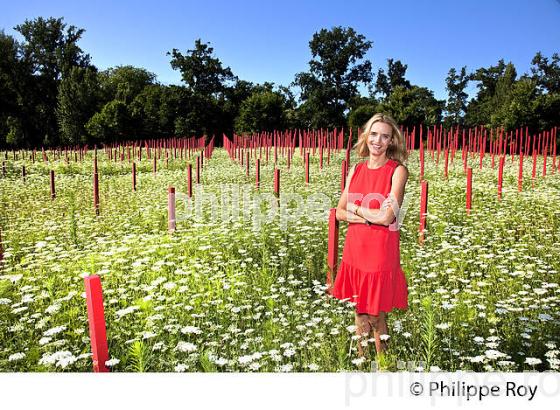EMILIE GERVOSON, ET LE JARDIN D' IVRESSE, CHATEAU LARRIVET HAUT-BRION, VINS DE PESSAC-LEOGNAN, GIRONDE. (33V49737.jpg)