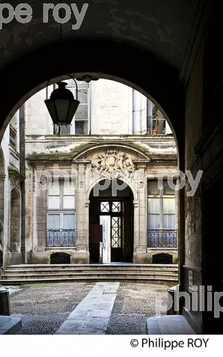 QUARTIER SAINT ROCH, VIEUX MONTPELLIER, LANGUEDOC-ROUSSILLON. (34F00528.jpg)