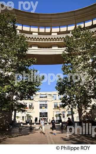 QUARTIER ANTIGONE, RICARDO BOFILL, MONTPELLIER, LANGUEDOC-ROUSSILLON. (34F00706.jpg)