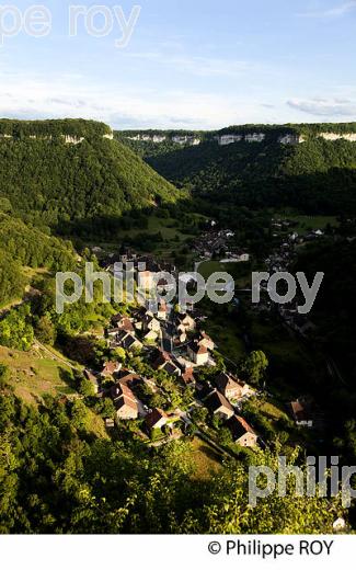 VILLAGE ET RECULEES DE BAUME-LES-MESSIEURS, JURA, FRANCE (39F00738.jpg)