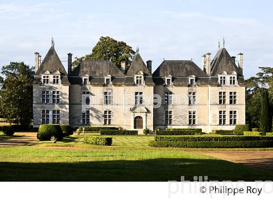 CHATEAU DE RAVIGNAN, AOC BAS-ARMAGNAC, PERQUIE, PAYS D' ARMAGNAC, LANDES. (40F03628.jpg)