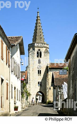 CLOCHER DE L' EGLISE ET RUE DU VILLAGE  DE BRASSEMPOUY, CHALOSSE, LANDES. (40F03909.jpg)