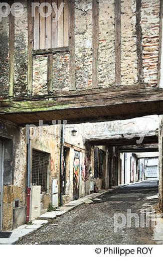 RUE DES ARCEAUX, MONT DE MARSAN, LANDES. (40F06817.jpg)