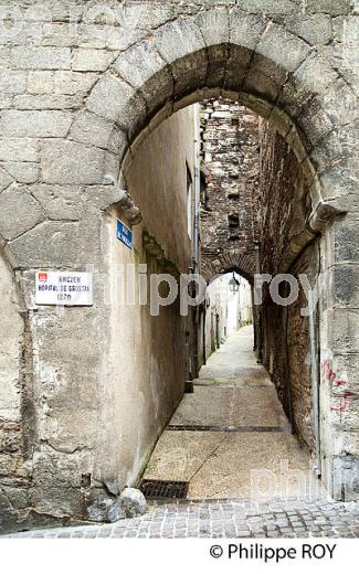 RUE DE FOUILHAC,  VIEILLE VILLE DE CAHORS VALLEE DU LOT, QUERCY, LOT. (46F01033.jpg)