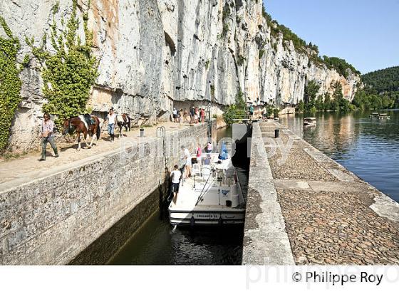 ECLUSE, CHEMIN DE HALAGE   ET FALAISE, TOURISME FLUVIAL ,  COMMUNE  DE BOUZIES, VALLEE DU LOT, QUERCY, LOT. (46F02612.jpg)