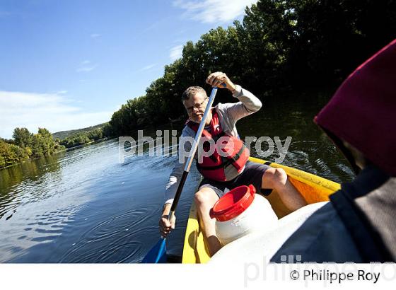 CANOE SUR LA DORDOGNE LOTOISE,  QUERCY, LOT. (46F03309.jpg)
