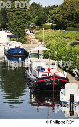 HALTE NAUTIQUE SUR LE LOT, SAINT SYLVSTRE SUR LOT,   LOT-ET-GARONNE. (47F00524.jpg)