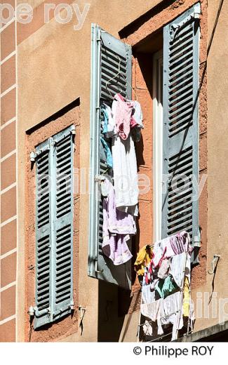 LINGE AU BALCON, RUE  DE  LA  LIBERTE ,  VIEILLE VILLE DE   MENDE, GEVAUDAN, LOZERE (48F01405.jpg)