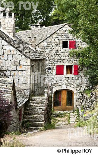 LA FERME ET CHAMBRES D' HOTES DU MERLET, PONT DE MONTVERT, CEVENNES, LOZERE. (48F01823.jpg)