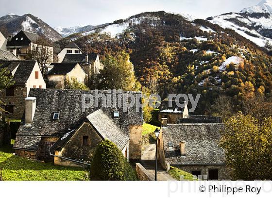 LE VILLAGE PERCHE  DE AYDIUS , VALLEE D' ASPE, BEARN, PYRENEES ATLANTIQUES. (64F04120.jpg)