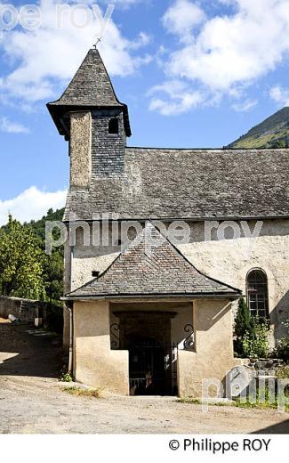 CHAPELLE ROMANE D'OCRUN, VILLAGE JACQUAIRE DE  BEDOUS, VALLEE D' ASPE, BEARN, PYRENEES ATLANTIQUES. (64F04410.jpg)