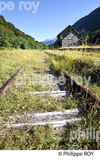 LIGNE CHEMIN DE FER DESAFECTEE , PAU  CANFRANC, COMMUNE DE BORCE VALLEE D' ASPE, BEARN, PYRENEES ATLANTIQUES. (64F04737.jpg)