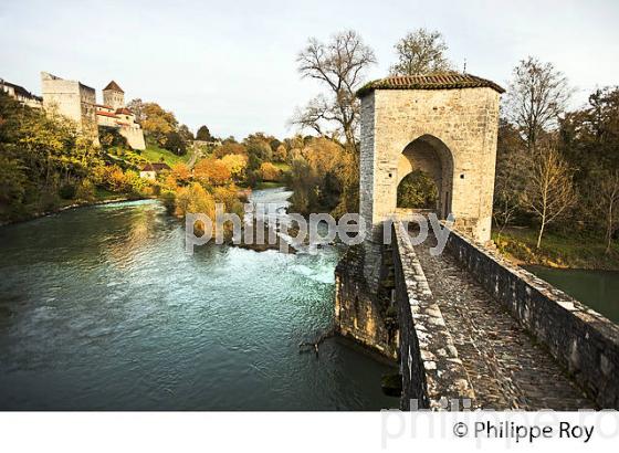 LE PONT DE LA LEGENDE,  VILLAGE FORTIFIE DE DE SAUVETERRE DE BEARN  ET GAVE D' OLORON, BEARN, PYRENEES ATLANTIQUE. (64F05223.jpg)