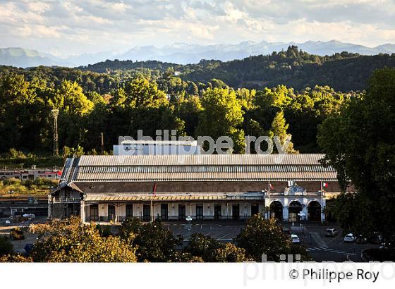 GARE SNCF ET PYRENEES, PAU, BEARN, PYRENEES-ATLANTIQUES. (64F05924.jpg)