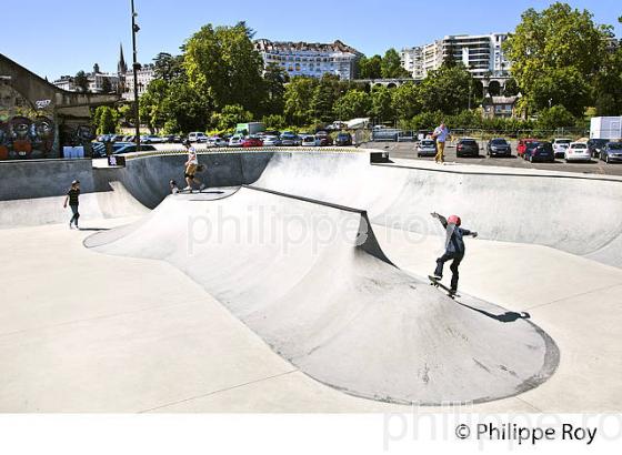 SKATEPARK, GARE SNCF,  PAU, BEARN, PYRENEES-ATLANTIQUES. (64F05926.jpg)