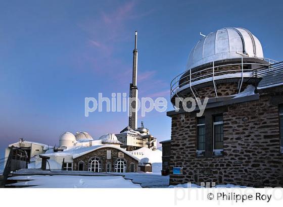 LEVER DU JOUR SUR  L' OBSERVATOIRE DU PIC DU MIDI DE BIGORRE, HAUTES PYRENEES. (65F01530.jpg)