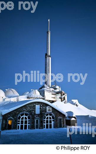 LEVER DU JOUR SUR  L' OBSERVATOIRE DU PIC DU MIDI DE BIGORRE, HAUTES PYRENEES. (65F01536.jpg)