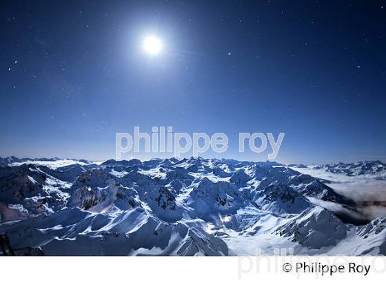 CLAIR DE LUNE  LA NUIT SUR LES PYRENEES VUES DEPUIS L' OBSERVATOIRE DU PIC DU MIDI DE BIGORRE. (65F01603.jpg)