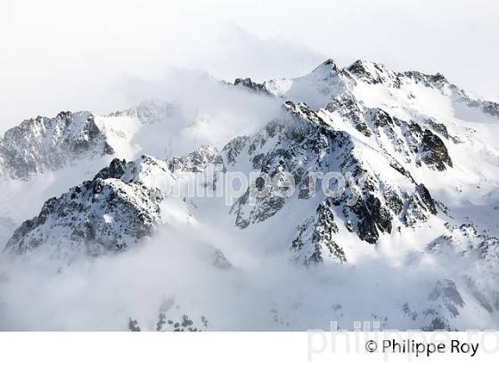 LES PYRENEES VUES DEPUIS L' OBSERVATOIRE DU PIC DU MIDI DE BIGORRE. (65F01619.jpg)