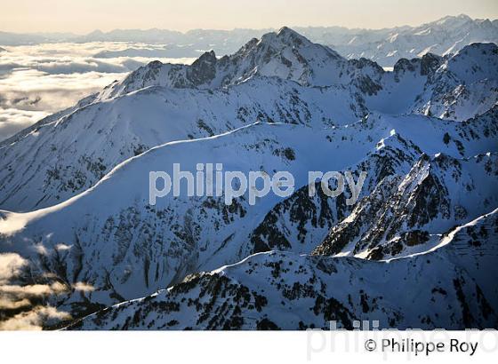 LES PYRENEES VUES DEPUIS L' OBSERVATOIRE DU PIC DU MIDI DE BIGORRE. (65F01626.jpg)