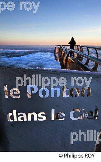 LE PONTON DANS LE CIEL, OBSERVATOIRE DU PIC DU MIDI DE BIGORRE, HAUTES PYRENEES. (65F01706.jpg)