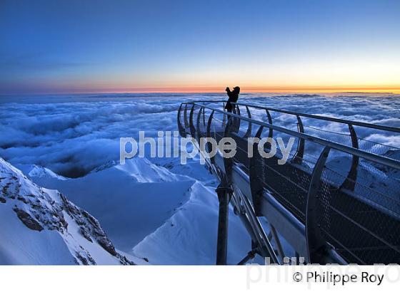 LE PONTON DANS LE CIEL, OBSERVATOIRE DU PIC DU MIDI DE BIGORRE, HAUTES PYRENEES. (65F01708.jpg)