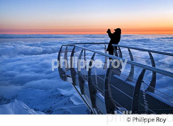 LE PONTON DANS LE CIEL, OBSERVATOIRE DU PIC DU MIDI DE BIGORRE, HAUTES PYRENEES. (65F01709.jpg)