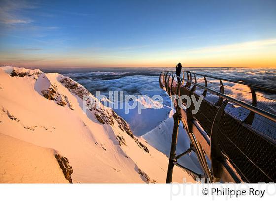 LE PONTON DANS LE CIEL, OBSERVATOIRE DU PIC DU MIDI DE BIGORRE, HAUTES PYRENEES. (65F01719.jpg)