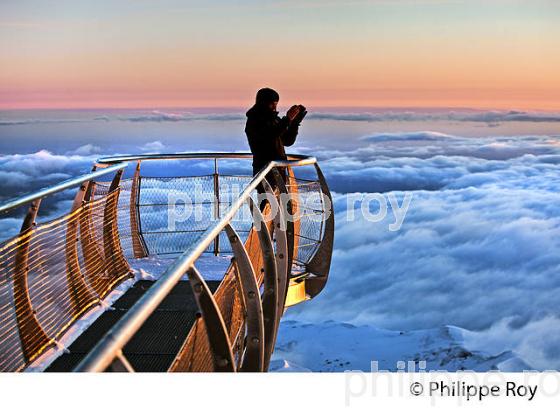 LE PONTON DANS LE CIEL, OBSERVATOIRE DU PIC DU MIDI DE BIGORRE, HAUTES PYRENEES. (65F01720.jpg)
