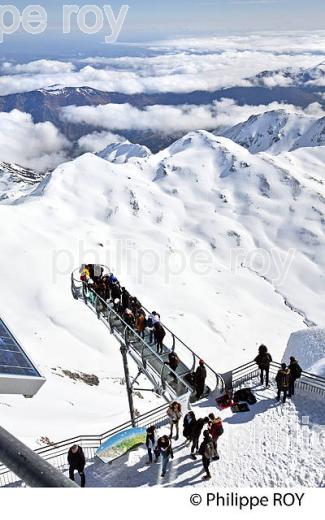 LE PONTON DANS LE CIEL, OBSERVATOIRE DU PIC DU MIDI DE BIGORRE, HAUTES PYRENEES. (65F01733.jpg)