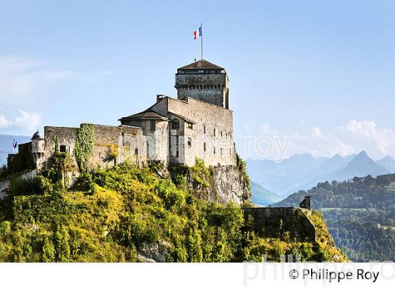 LE CHATEAU MEDIEVAL , MUSEE PYRENEEN,   VILLE DE  LOURDES, BIGORRE, HAUTES-PYRENEES. (65F03238.jpg)