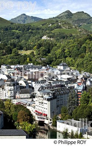 LA  VILLE DE  LOURDES, BIGORRE, HAUTES-PYRENEES. (65F03319.jpg)