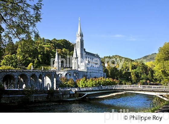SANCTUAIRE NOTRE DAME DE LOURDES, VILLE DE LOURDES, BIGORRE, HAUTES-PYRENEES. (65F03332.jpg)