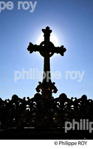 SANCTUAIRE NOTRE DAME DE LOURDES, VILLE DE LOURDES, BIGORRE, HAUTES-PYRENEES. (65F03410.jpg)