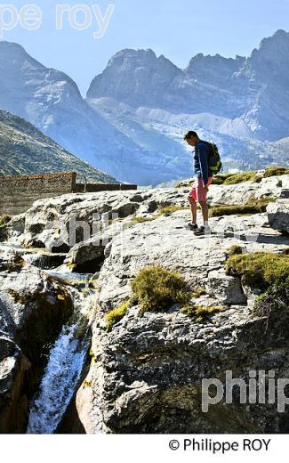 RANDONNEE PEDESTRE, CIRQUE  D' ESTAUBE, PAYS TOY, HAUTES-PYRENEES. (65F04232.jpg)