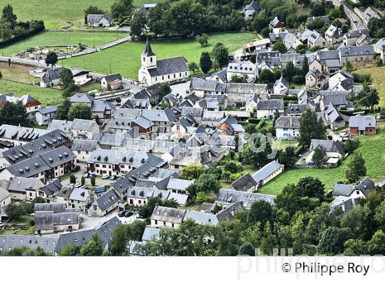 LE VILLAGE DE VIGNEC,  EN ETE,  VALLEE D' AURE, HAUTES-PYRENEES. (65F07715.jpg)