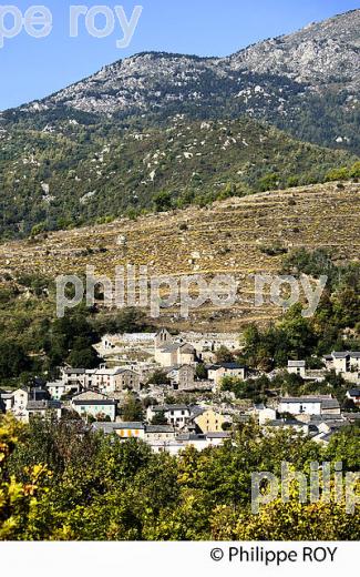 VILLAGE D' ANGOUSTRINE, CERDAGNE, ROUSSILLON, CATALOGNE, PYRENEES ORIENTALES. (66F01140.jpg)