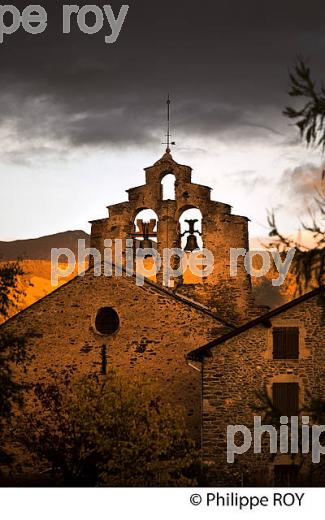EGLISE DU VILLAGE DE SAINTE LEOCADIE ,  CERDAGNE, ROUSSILLON, CATALOGNE, PYRENEES ORIENTALES. (66F01722.jpg)