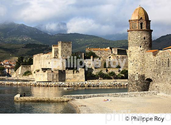 LE VILLAGE FORTIFIE  DE COLLIOURE,  ET LA COTE VERMEILLE, ROUSSILLON, CATALOGNE. (66F02812.jpg)
